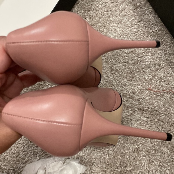 Gucci horsebit heels,size 9 ,used once,normal wear and tears - Picture 6 of 10